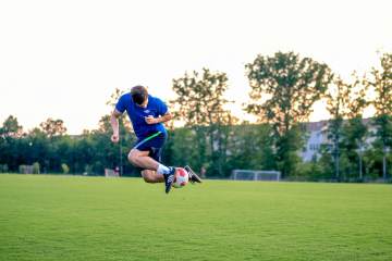 王多多预测世界杯，偏差太多被网友骂到破防，发文称已拉黑100人（配图示意）